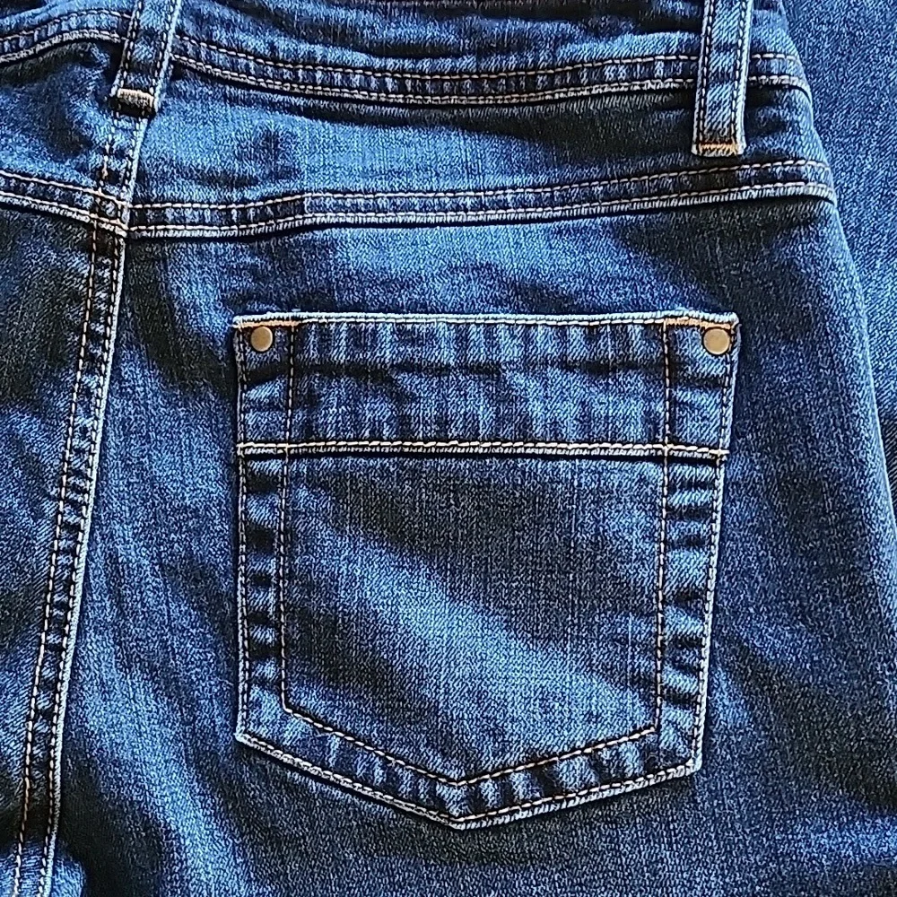 CAbi Slim Straight Leg Jean Size 8, Like New - Picture 9 of 10